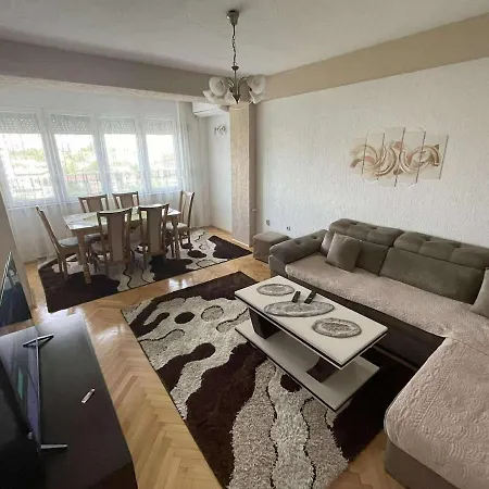 Spacious & Comfortable In Апартаменты